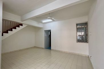 Kulai saleng Taman Mesra -Double Storey Terrace House
