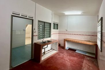 Kulai saleng Taman Mesra -Double Storey Terrace House