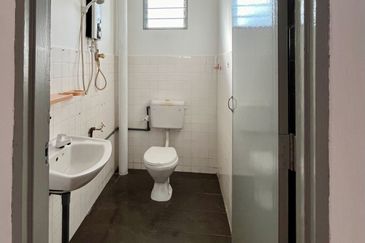 Kulai saleng Taman Mesra -Double Storey Terrace House