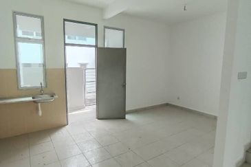 Skudai Taman Pulai Mutiara (Camellia Type)*  - Double Storey Terrace House Endlot *(Bared unit)*
