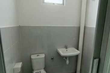 Skudai Taman Pulai Mutiara (Camellia Type)*  - Double Storey Terrace House Endlot *(Bared unit)*