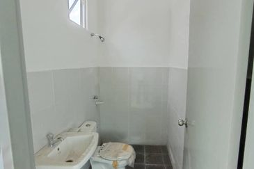 Skudai Taman Pulai Mutiara (Camellia Type)*  - Double Storey Terrace House Endlot *(Bared unit)*