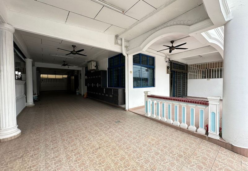 Kulai Taman Bersatu double storey Semi D House /  Fully furnish & fully renovated 