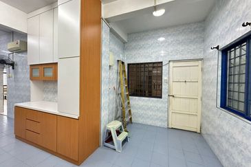 Kulai Taman Bersatu double storey Semi D House /  Fully furnish & fully renovated 