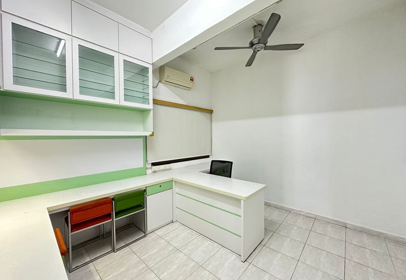 Kulai Taman Bersatu double storey Semi D House /  Fully furnish & fully renovated 