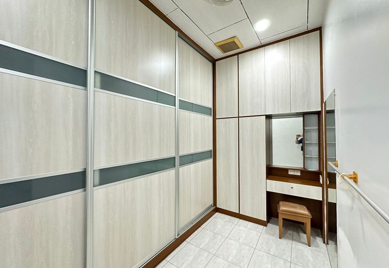 Kulai Taman Bersatu double storey Semi D House /  Fully furnish & fully renovated 