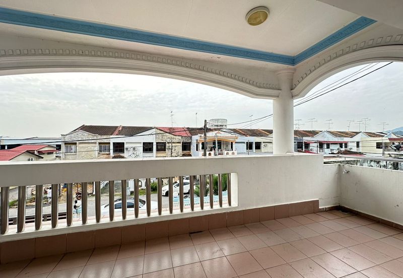 Kulai Taman Bersatu double storey Semi D House /  Fully furnish & fully renovated 