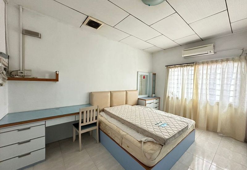 Kulai Taman Bersatu double storey Semi D House /  Fully furnish & fully renovated 