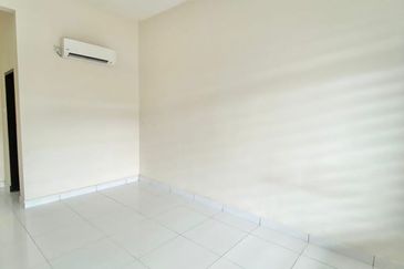 kulai bandar putra-Jalan bangau -singke storey