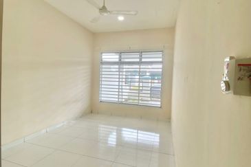 kulai bandar putra-Jalan bangau -singke storey