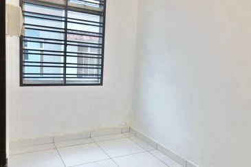 kulai bandar putra-Jalan bangau -singke storey