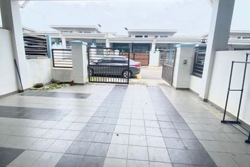 kulai bandar putra-Jalan bangau -singke storey