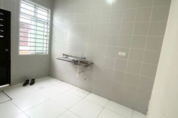 kulai bandar putra-Jalan bangau -singke storey