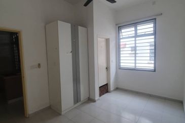 Gelang Patah Taman Nusa Bayu- Double Storey Terrace House