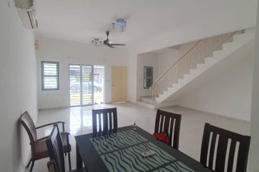 Gelang Patah Taman Nusa Bayu- Double Storey Terrace House