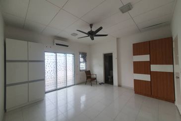 Gelang Patah Taman Nusa Bayu- Double Storey Terrace House
