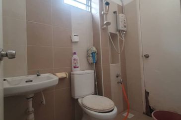 Gelang Patah Taman Nusa Bayu- Double Storey Terrace House