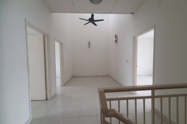 Gelang Patah Taman Nusa Bayu- Double Storey Terrace House