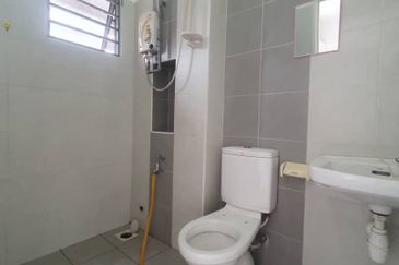 Gelang Patah Taman Nusa Bayu- Double Storey Terrace House