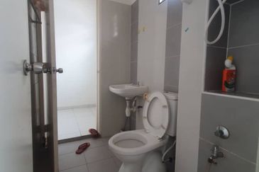 Gelang Patah Taman Nusa Bayu- Double Storey Terrace House