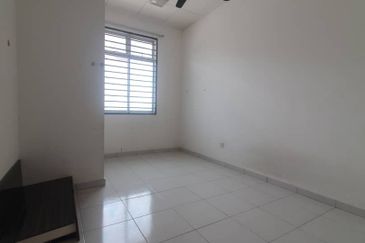 Gelang Patah Taman Nusa Bayu- Double Storey Terrace House