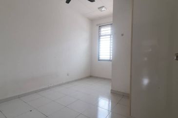 Gelang Patah Taman Nusa Bayu- Double Storey Terrace House