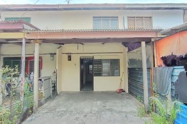 Double Storey Low Cost- Kempas Taman Anggerik -Jalan Anggerik 1/16