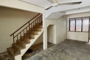 Double Storey Low Cost- Kempas Taman Anggerik -Jalan Anggerik 1/16