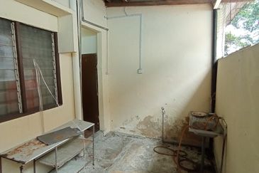 Double Storey Low Cost- Kempas Taman Anggerik -Jalan Anggerik 1/16