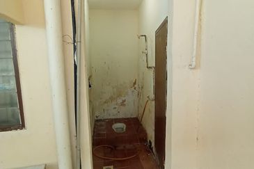 Double Storey Low Cost- Kempas Taman Anggerik -Jalan Anggerik 1/16