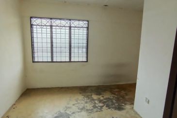 Double Storey Low Cost- Kempas Taman Anggerik -Jalan Anggerik 1/16