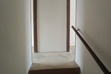 Double Storey Low Cost- Kempas Taman Anggerik -Jalan Anggerik 1/16
