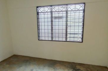 Double Storey Low Cost- Kempas Taman Anggerik -Jalan Anggerik 1/16