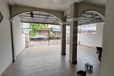 Kulai  Bandar Putra /Jalan Kasawari /Double Storey House