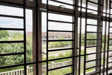 Kulai Bandar Indahpura/ Jalan Cempaka /Double Storey Terrace House Corner lot 