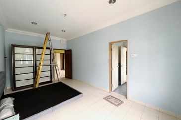 Kulai Bandar Indahpura/ Jalan Cempaka /Double Storey Terrace House Corner lot 