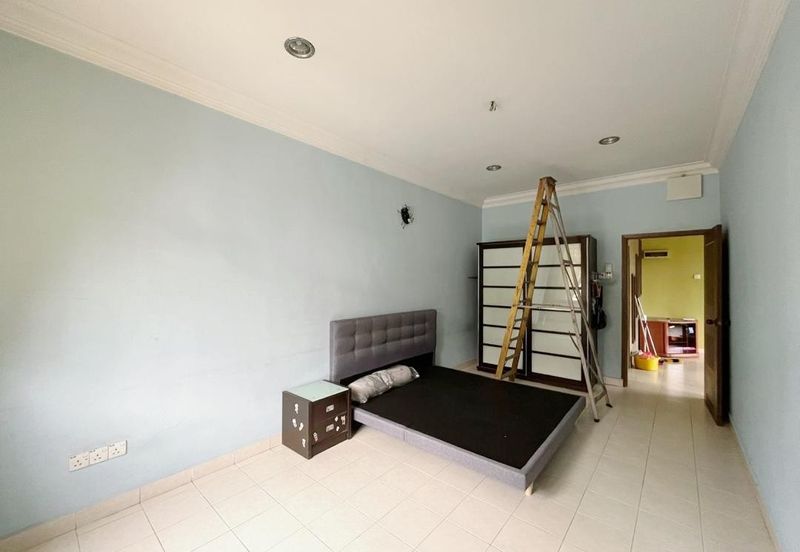 Kulai Bandar Indahpura/ Jalan Cempaka /Double Storey Terrace House Corner lot 