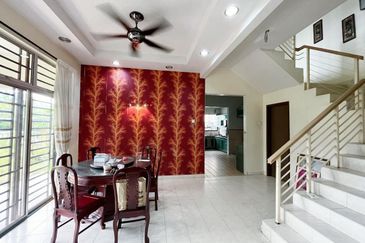 Kulai Bandar Indahpura/ Jalan Cempaka /Double Storey Terrace House Corner lot 