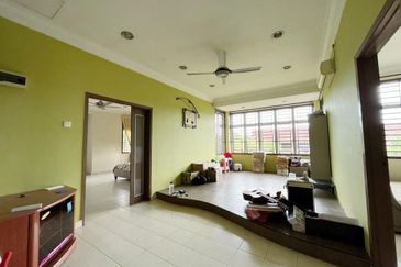 Kulai Bandar Indahpura/ Jalan Cempaka /Double Storey Terrace House Corner lot 