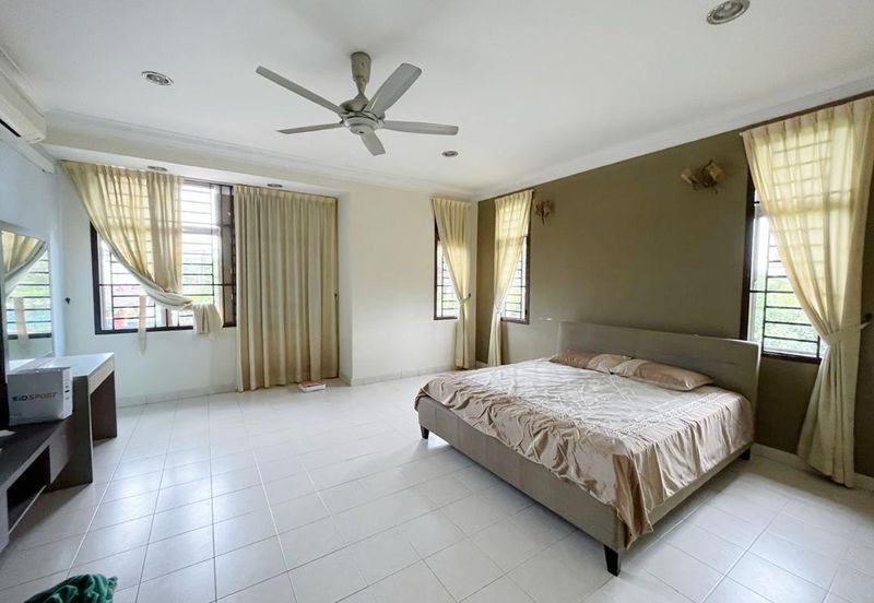 Kulai Bandar Indahpura/ Jalan Cempaka /Double Storey Terrace House Corner lot 