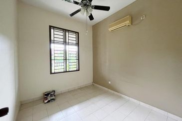 Kulai Bandar Indahpura/ Jalan Cempaka /Double Storey Terrace House Corner lot 