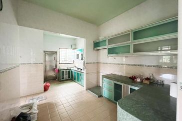 Kulai Bandar Indahpura/ Jalan Cempaka /Double Storey Terrace House Corner lot 