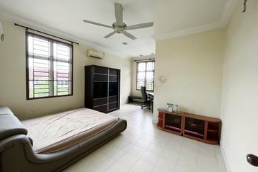 Kulai Bandar Indahpura/ Jalan Cempaka /Double Storey Terrace House Corner lot 