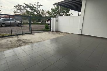 Kulai Bandar Indahpura/ Jalan Sena /Single Storey Terrace/ Unblock Unit