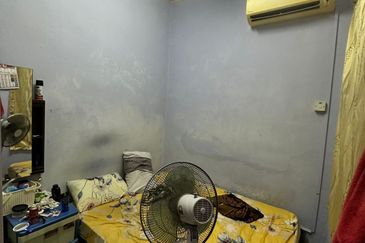 JB  Taman Desa Jaya  -Jalan Danau - Single Storey Terrace House