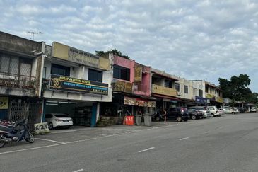 Kulai Saleng /Taman Pancasila Jalan Serunai /Double Storey Shop Lot