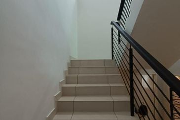 古来宽中/二校隔壁 🏠 Kulai Indahpura ,The Crystal 🏠 Three Storey Terrace Houses@