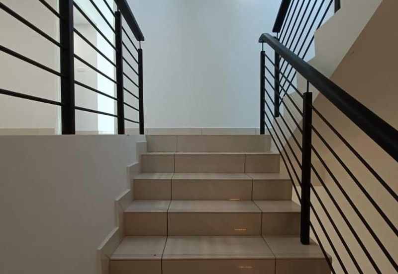 古来宽中/二校隔壁 🏠 Kulai Indahpura ,The Crystal 🏠 Three Storey Terrace Houses@