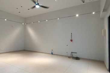 古来宽中/二校隔壁 🏠 Kulai Indahpura ,The Crystal 🏠 Three Storey Terrace Houses@