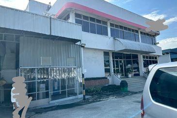 Ulu Tiram /Desa cemerlang /double storey detached factory @  light industrial